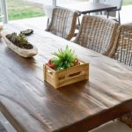 une table en bois sur mesure selon vos besoins